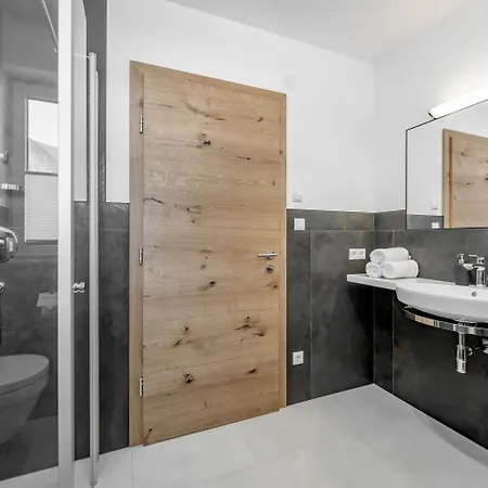 Holzknecht 아파트 *