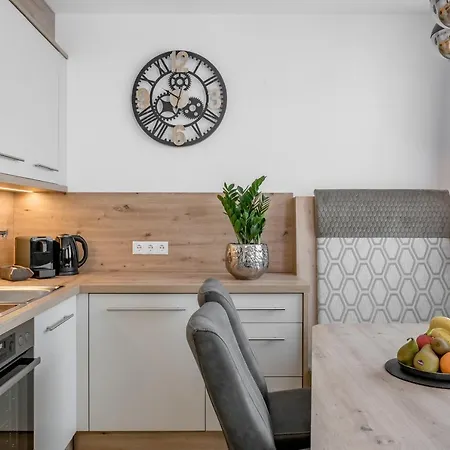 Holzknecht Apartment *